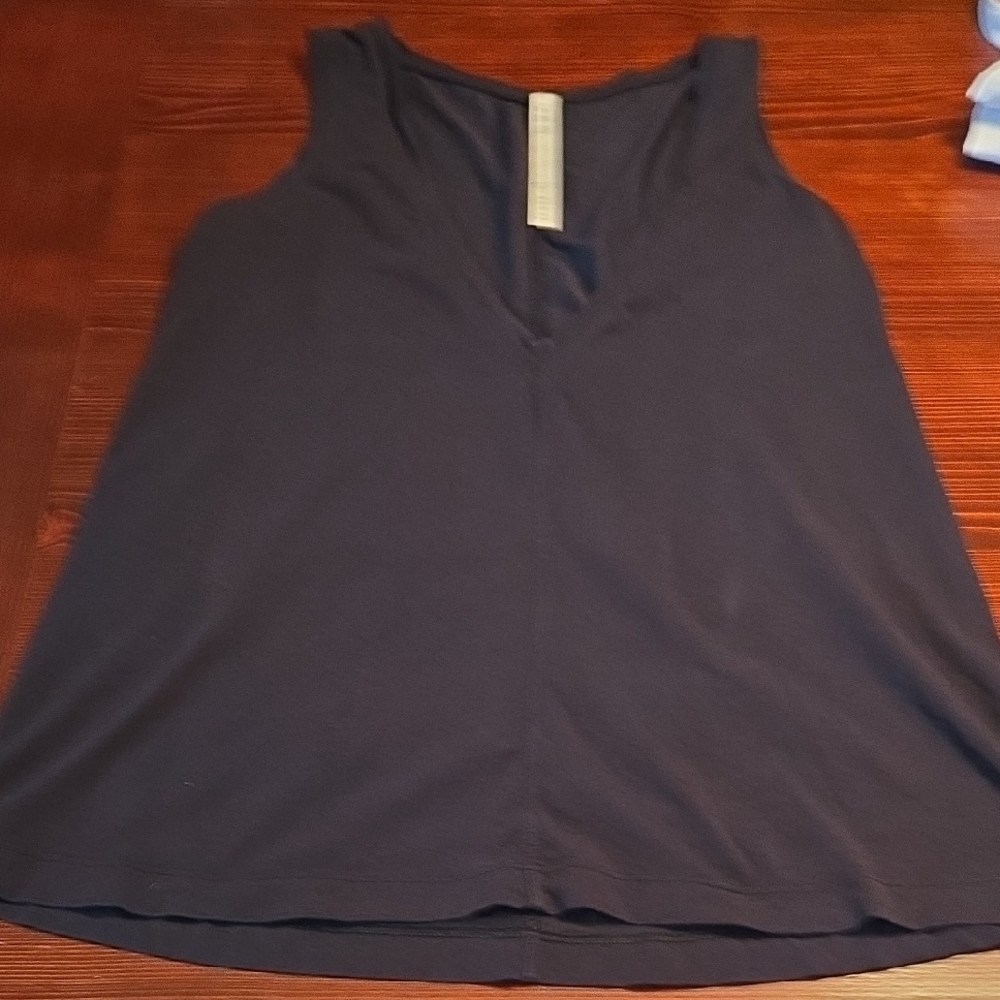 Lululemon Deep V tank Black Size 6
